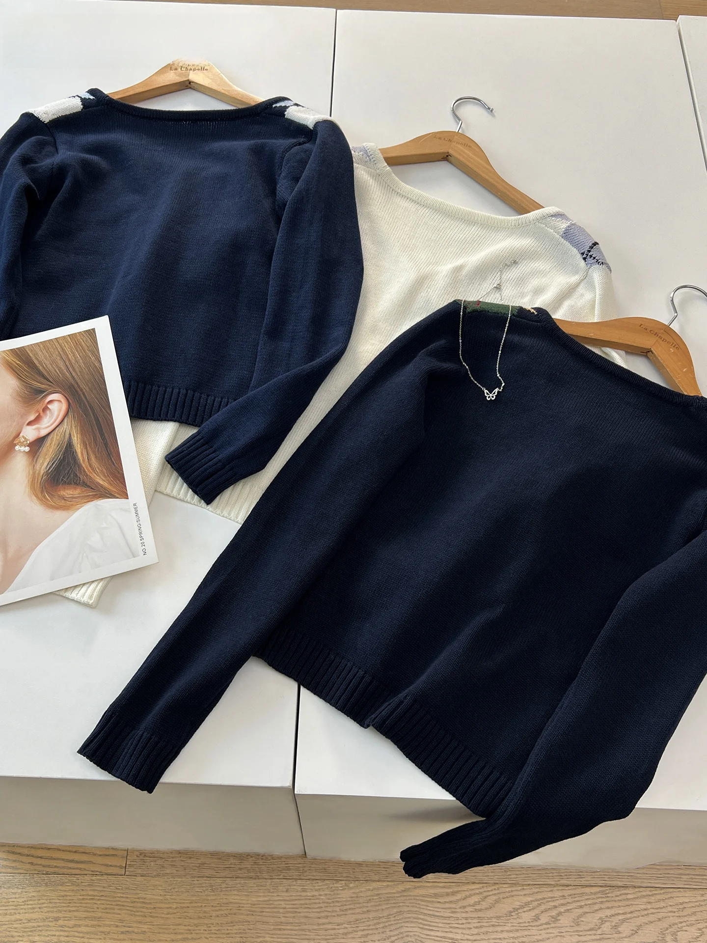 سترة La Chapelle النسائية القطنية المحبوكة على شكل حرف V سترة ناعمة ومريحة للكلية طويلة بطول Sve ort سترة للتنقل بقصة ضيقة