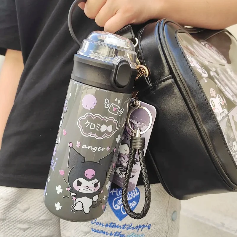 

550 мл Sanrio Милая коричная чашка для воды Kuromi пластиковая чашка для девочек устойчивая к высоким температурам летняя детская бутылка для воды подарок