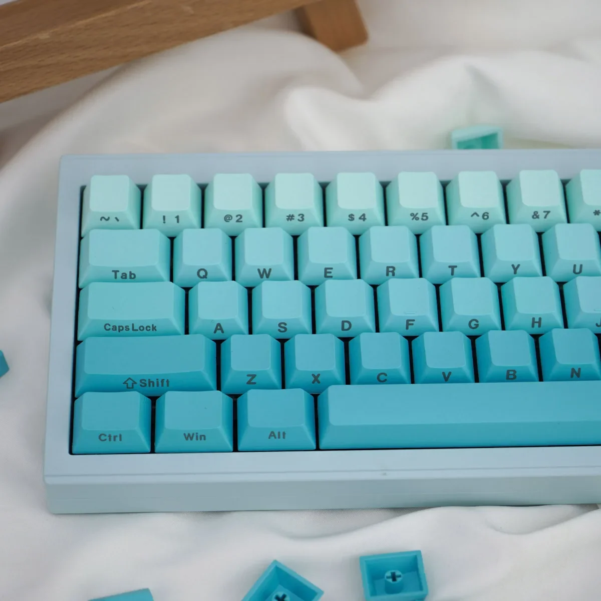 

Gradual change cyan positive/side engraving mechanical keyboard keycap 125 key PBT hot sublimation original height