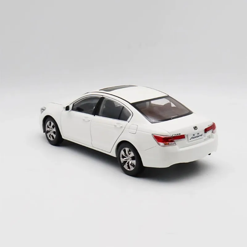 Diecast 1:18 Scale Accord 8.5 Generation Simulation Alloy Car Model Collectible Toy Gift Souvenir Display Ornaments