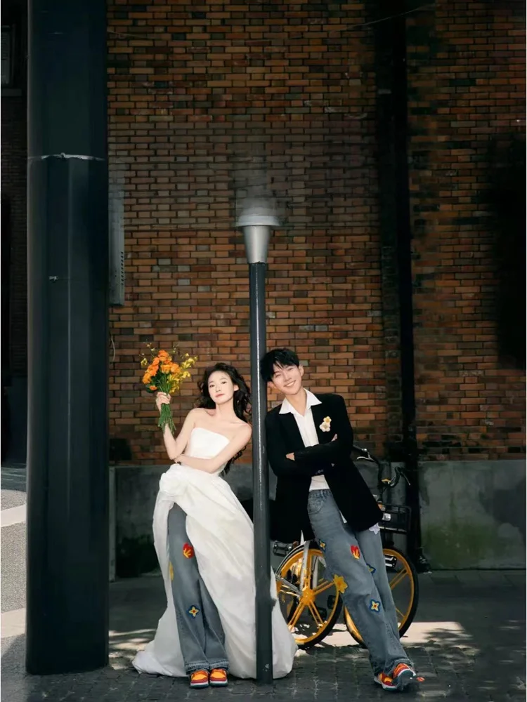 

Белое свадебное платье с открытыми плечами для фотосессий в студии, для пар, для путешествий, в уличном стиле, с короткой передней и длинной задней частью