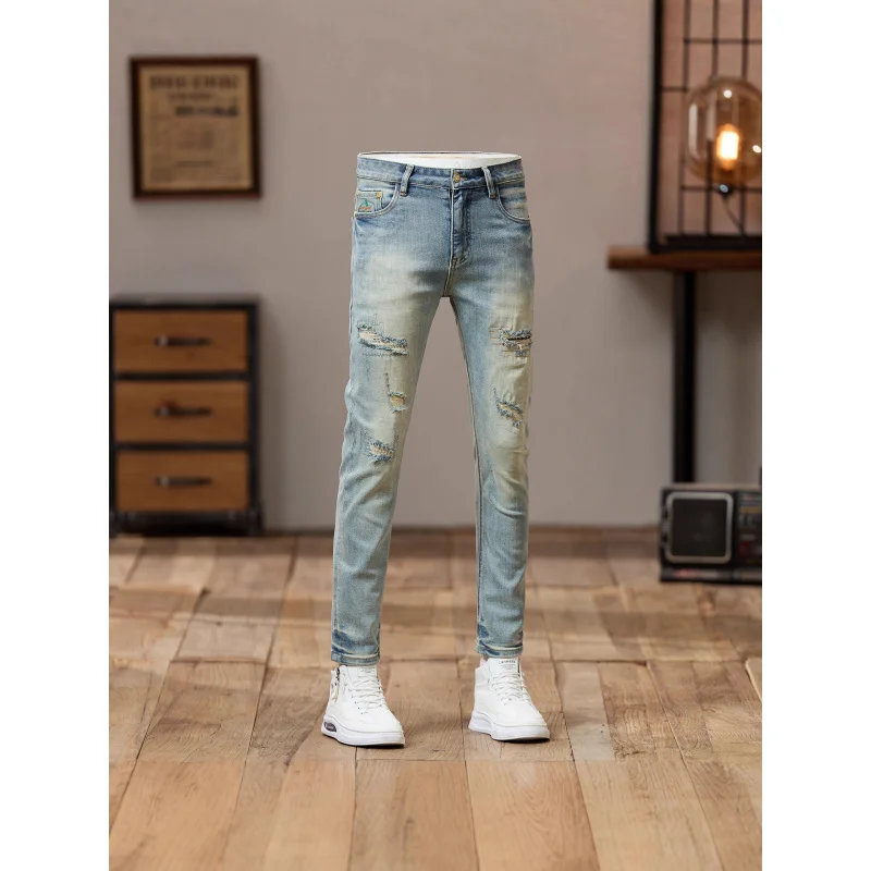 جينز ممزق وسيم للشارع روفيان لعام 2025 للرجال ذو اتجاه حنين عتيق بقصة ضيقة وأقدام صغيرة سراويل مخصصة متعثرة