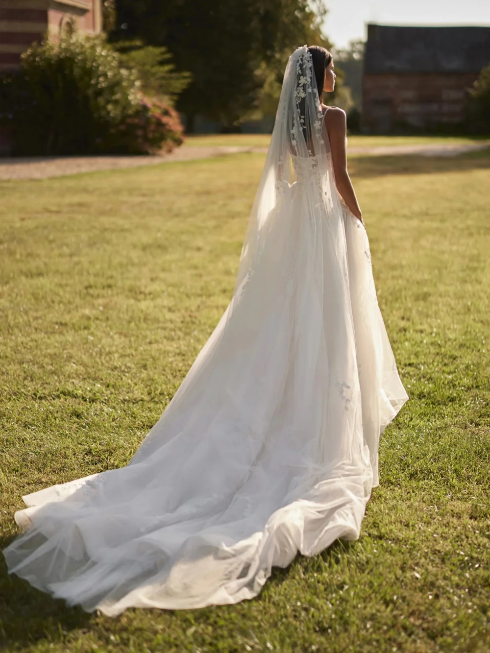 فستان زفاف ساحر مطرز على شكل حرف a ثلاثي الأبعاد على شكل زهرة ورقبة على شكل قلب وأشرطة رفيعة فستان زفاف 2026 فساتين مخصصة للعروس