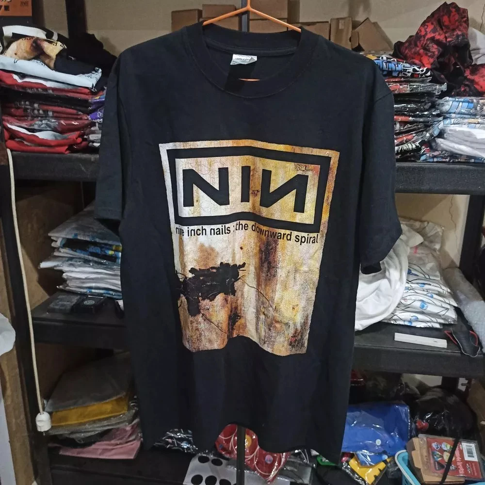 Camiseta Unissex NIN Nine Inch Nails Downward Spiral Vtg Preta Reimpressão Unissex Masculina Feminina Casual de Verão Gola Redonda Algodão