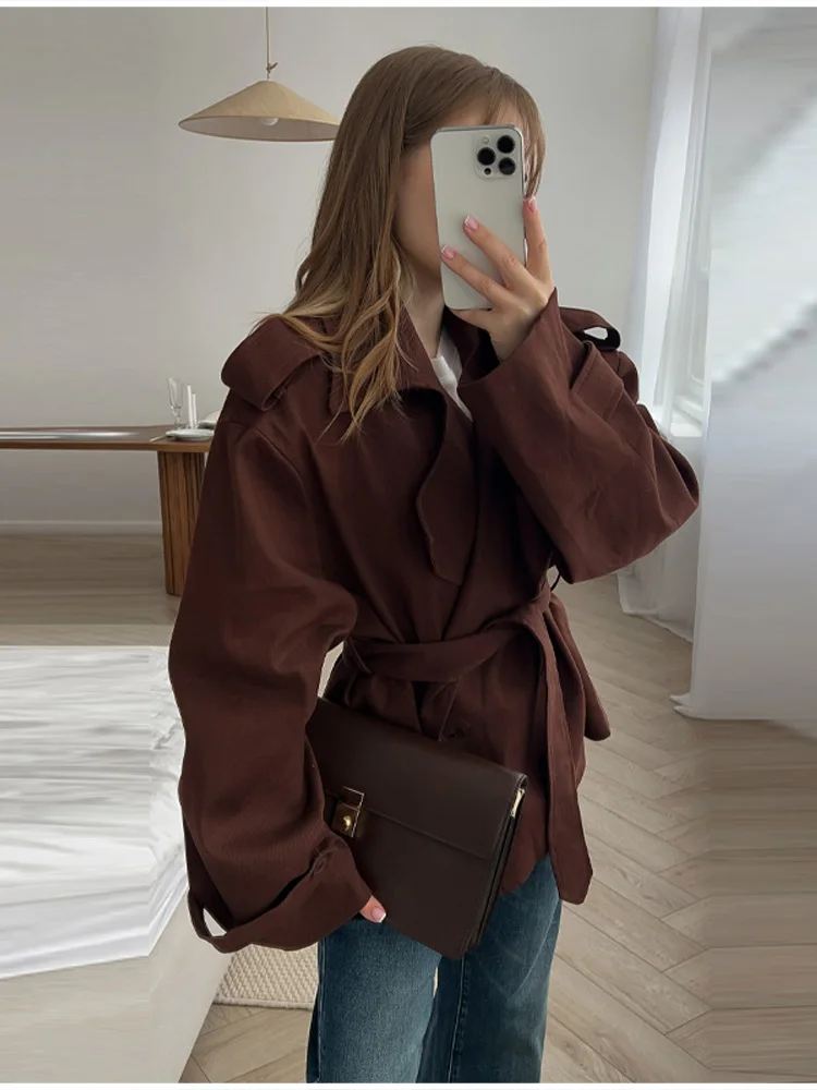 2026 Eleganter Damen-Trenchcoat mit Taillengürtel und Revers, Kurze Boutique-Jacke im Retro-Chic-Stil, Vielseitige Alltags- und Bürokleidung – Detail 12