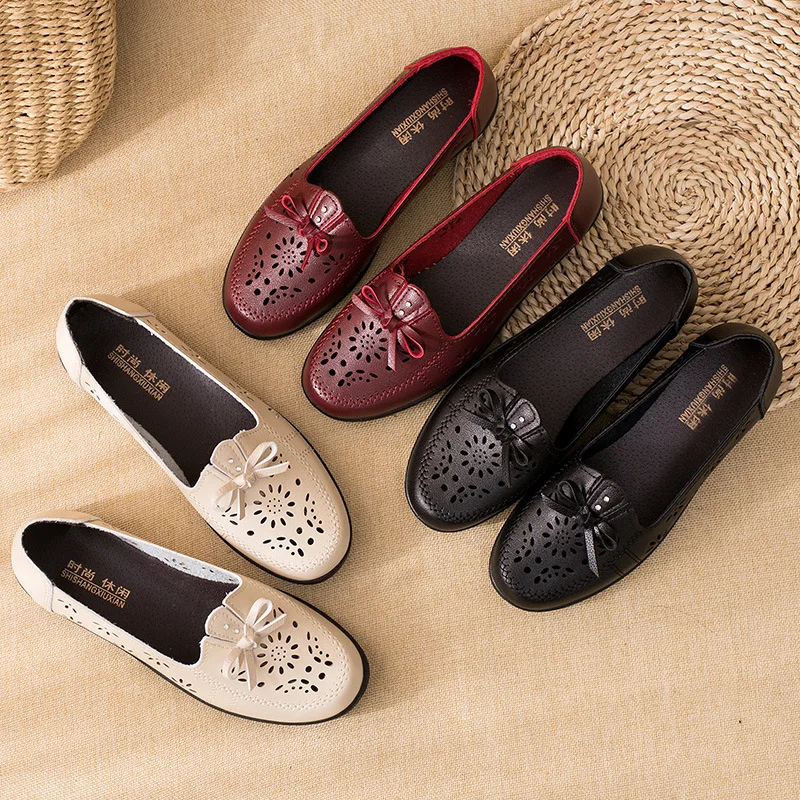 Ledersandalen für Damen, ausgehöhlt, flache Slipper, Sommer-Freizeitschuhe, weicher Boden, atmungsaktive Mutter-Schuhe WSH4825
