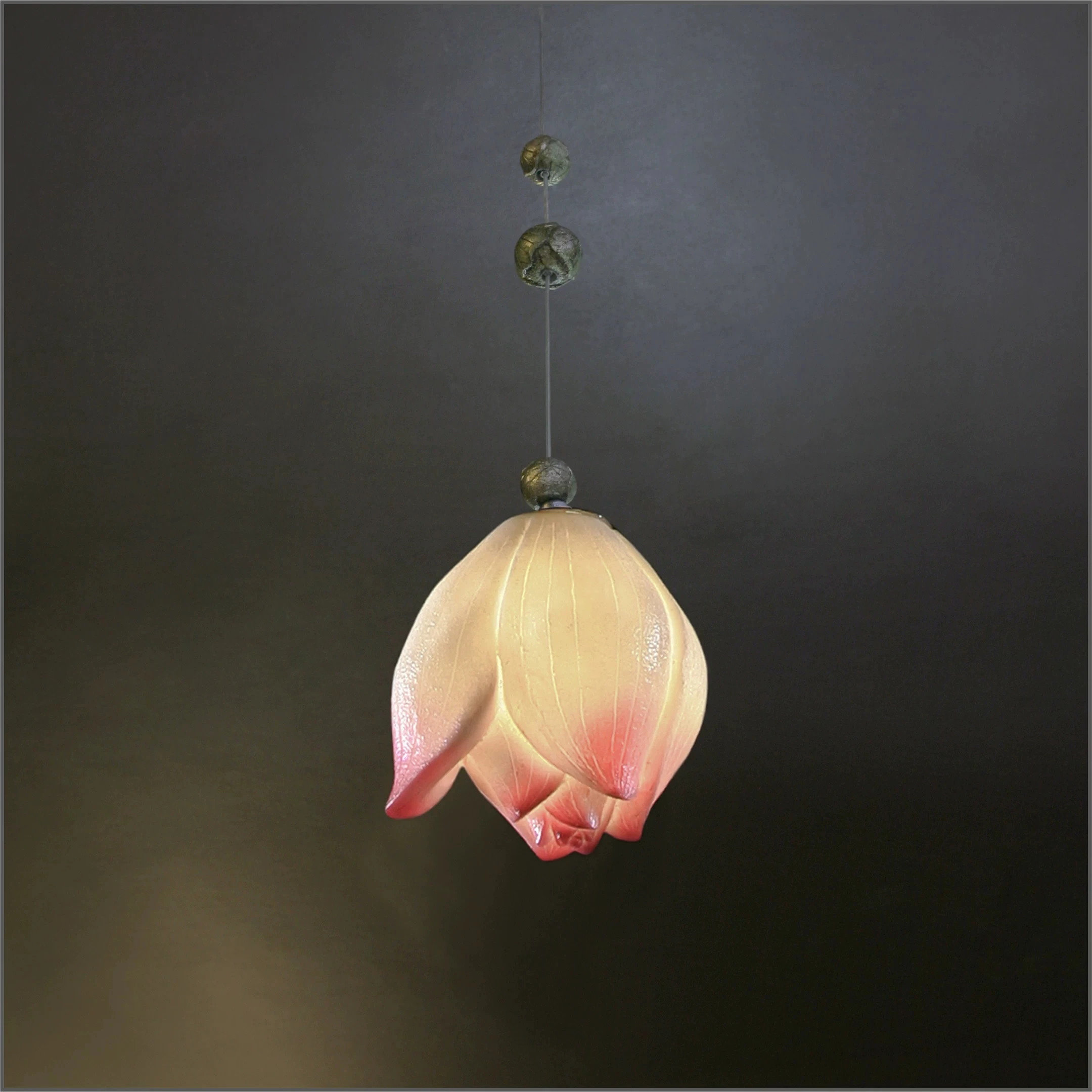 Creative Chinese Lotus Petal LED Pendant Light Antique Resin Art Decor for Corridor Balcony Entrance Personalized Lighting
