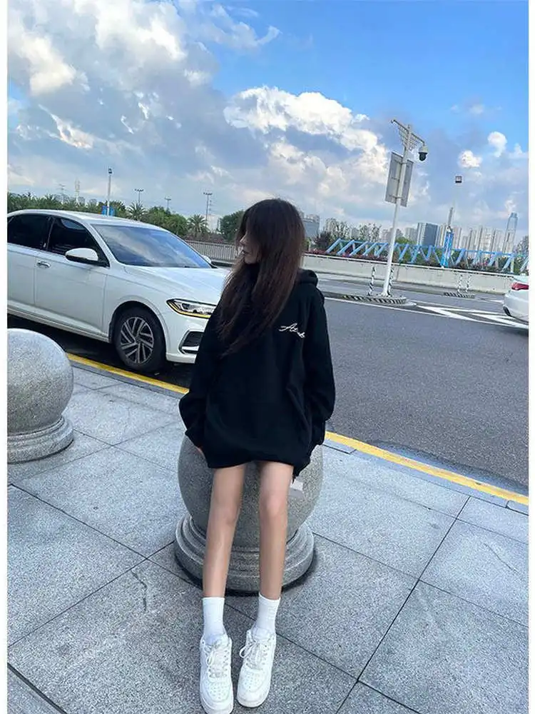 

Новая американская женская толстовка оверсайз из флиса 2025 года: осенне-зимняя, шикарная, в стиле кэжуал, удобная, дышащая, с длинными рукавами.