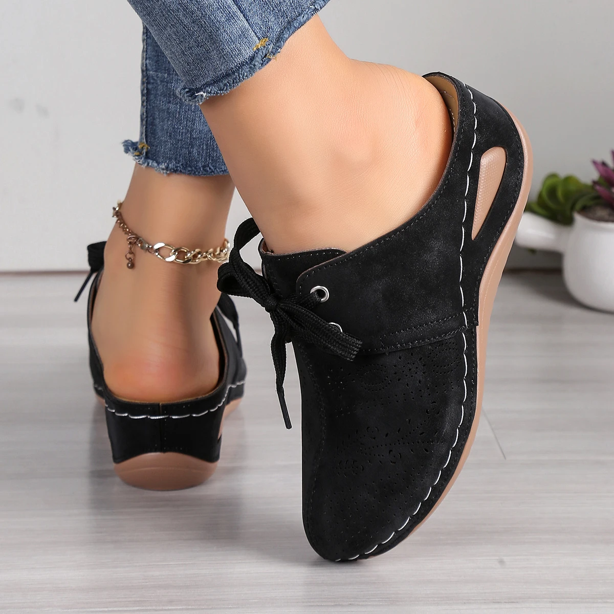 New Summer Shoes Classic Retro Baotou Slippers Fashionable Hollow Design Wedge Slippers Comfortable Outdoor Beach Shoes