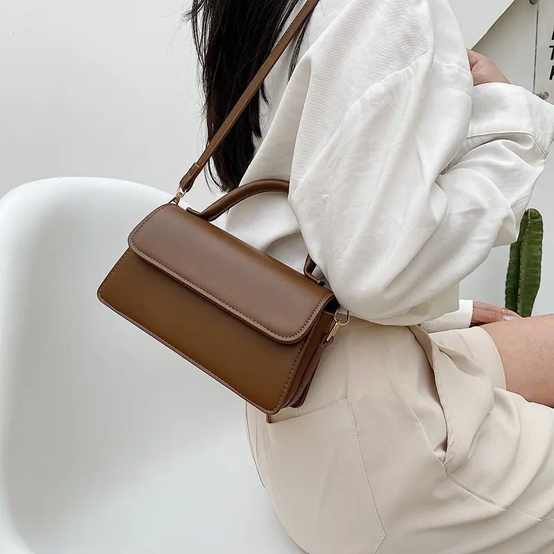 

A Niche High-End Women's Bag with Retro Texture Simple and Portable Versatile Single Shoulder Crossbody Small Square Bag