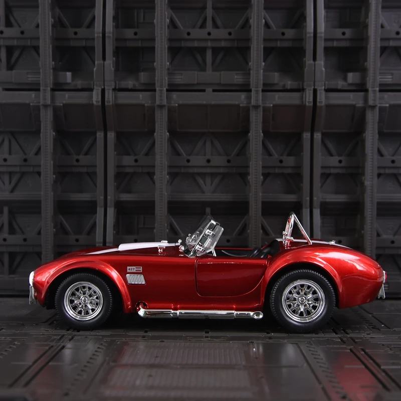 

1:24 Ford Shelby Cobra AC 1960, модель автомобиля из сплава, двери, передний капот и дверь багажника, можно открыть, подходит для коллекции