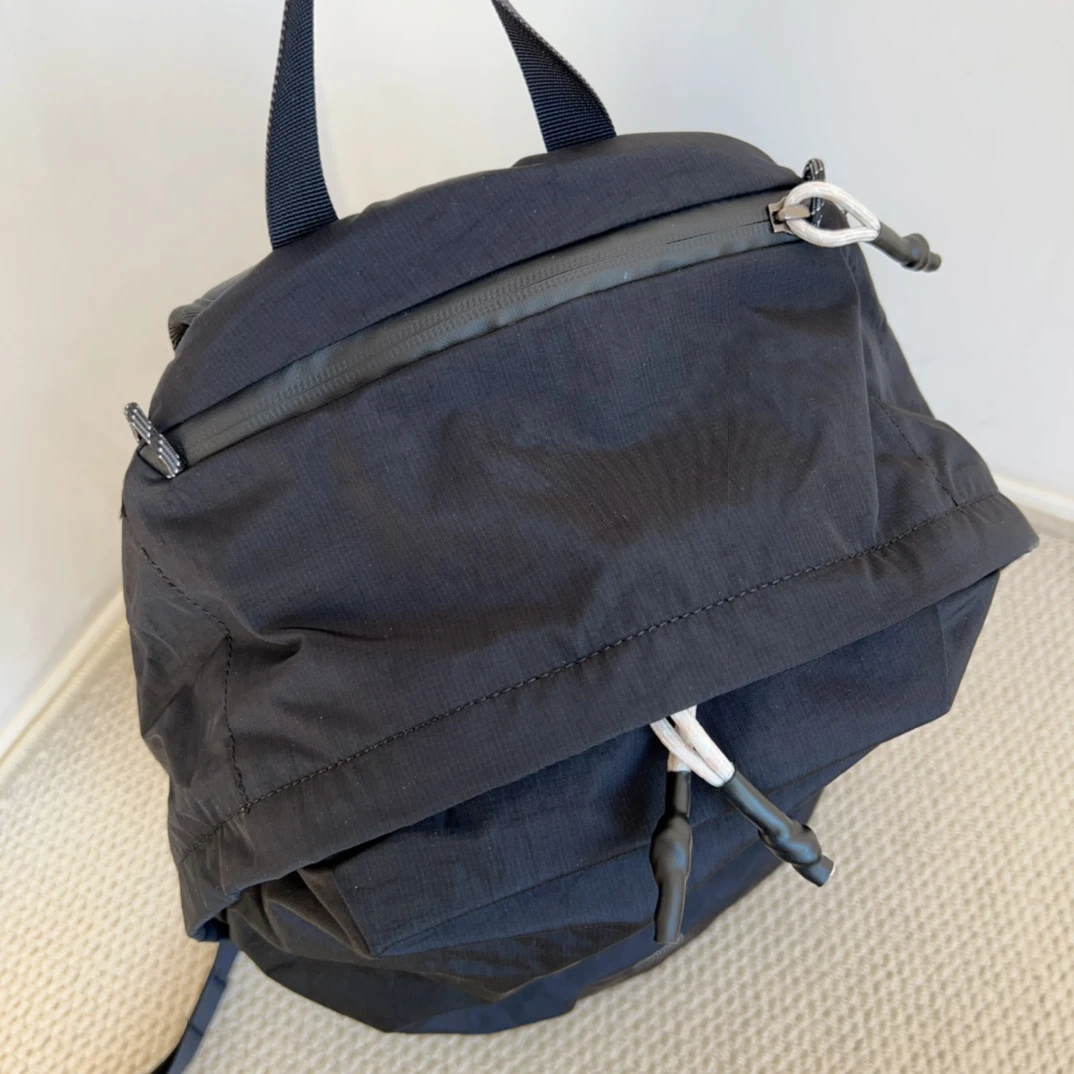 حقيبة ظهر قماشية ذات سعة كبيرة مع تصميم مقاوم للماء ومتعدد الوظائف مثالية للسفر والمشي لمسافات طويلة والتنقل اليومي #3