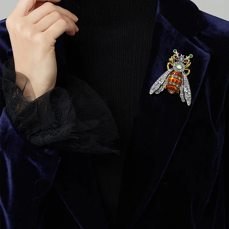 Baroque Vintage Simulated Luxury Bee Design Brooch，Unisex，Suit Coat Jewelry Clothing Accessories Pins，Holiday Party Favors