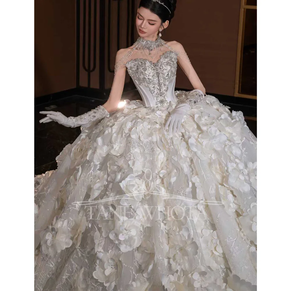 Vestido de novia sexy con escote en forma de corazón, sin mangas, con apliques de lentejuelas de cristal, estilo personalizable 2025