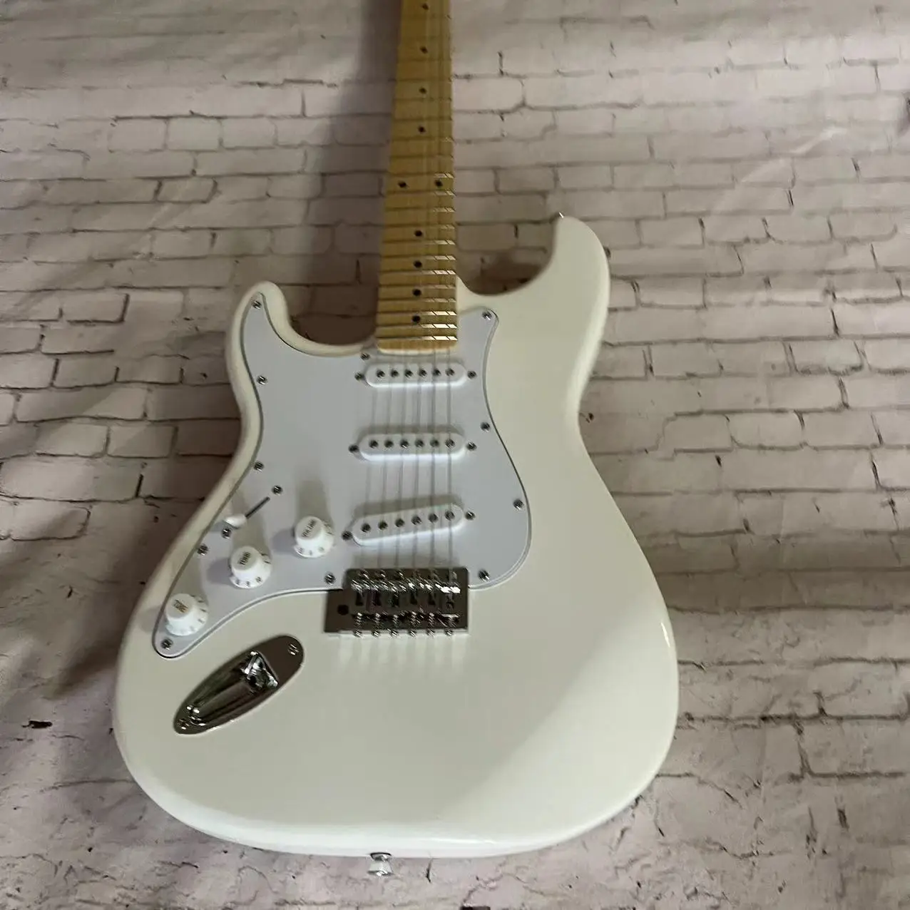 Left hand electric guitar in stock, colored body, chrome plated accessories, factory real pictures, can be shipped upon order, f