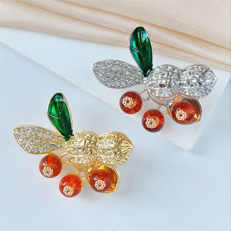 Broches chinos elegantes con diseño de dátiles y cacahuetes rojos de la suerte para mujeres y hombres, broche de bendición moderno, regalo de joyería, decoración para fiestas, oficina y trajes.