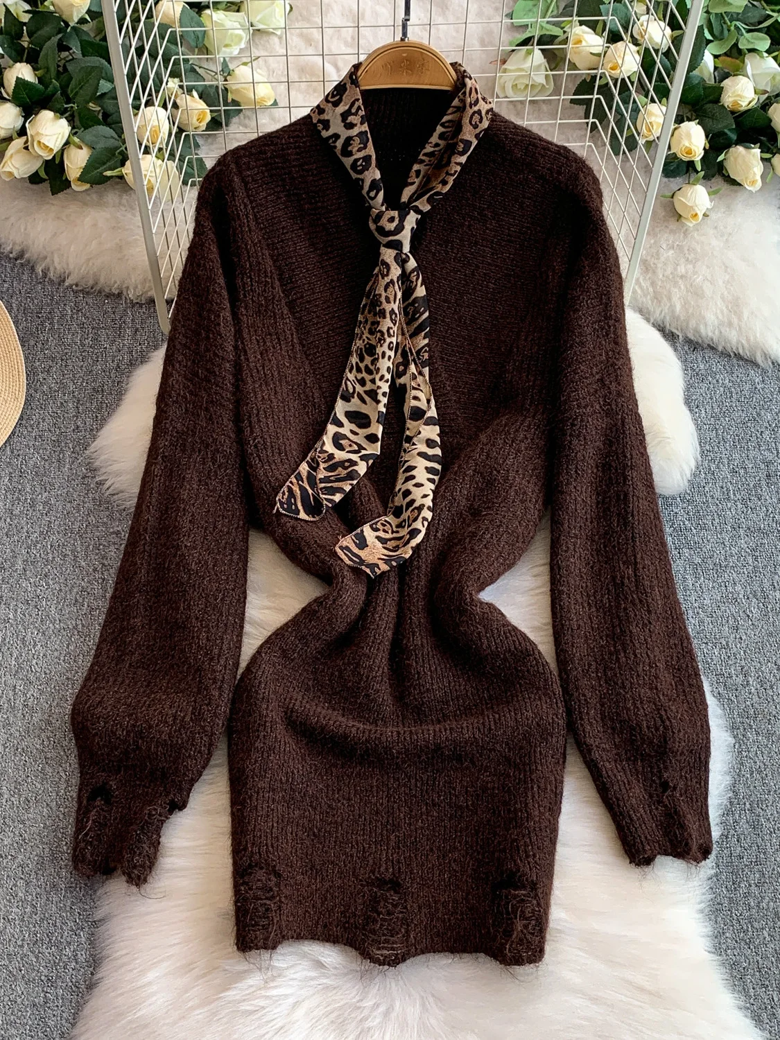 فستان أنيق محبوك برقبة على شكل V للنساء، فستان خريفي وشتوي ناعم من الفرو مع حزام للخصر، تنورة قصيرة نحيفة بخصر مرتفع