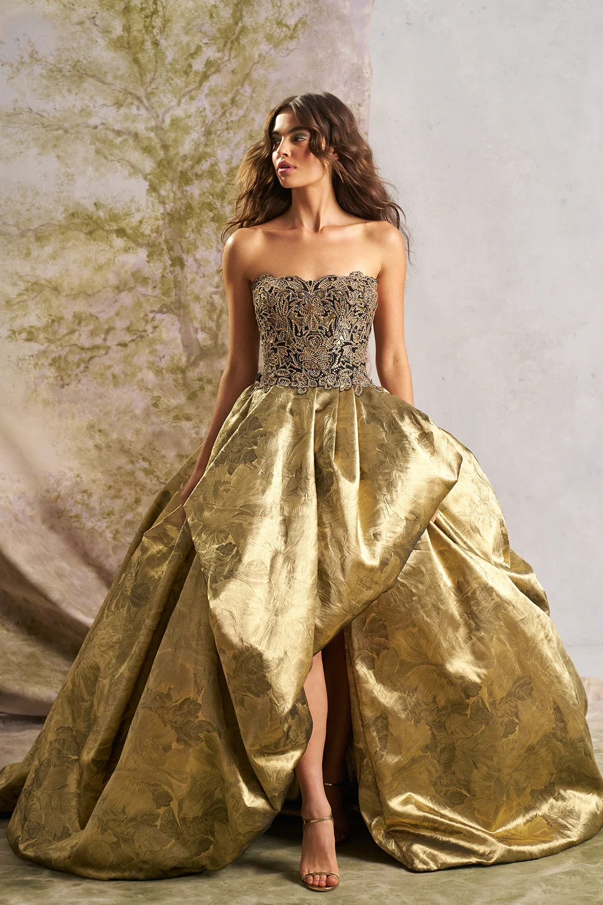 

Customized 2026 Luxurious Gold Strapless A-Line Party Dress Paired With High Slit Front For Formal Occasions And Evening Dress