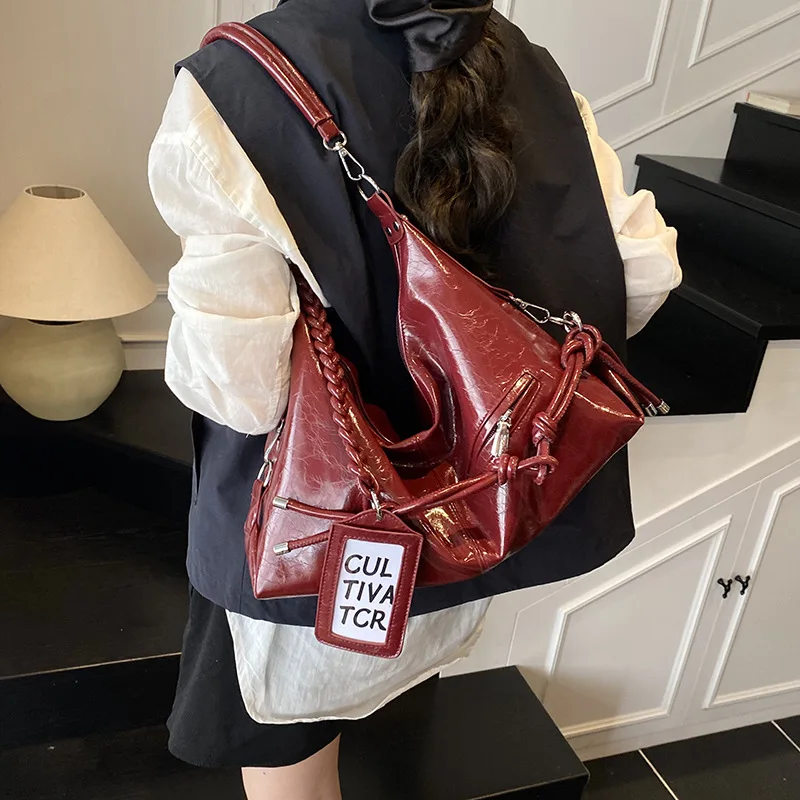 حقيبة كتف جديدة ذات سعة كبيرة لعام 2025 للنساء، حقيبة كروس خفيفة الوزن للركاب