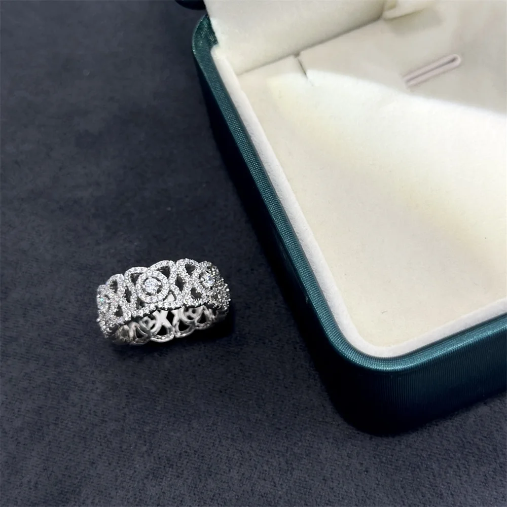 Full Diamond Clover Ring With Light Luxury And High Sense Unique Design 2024 New Ring