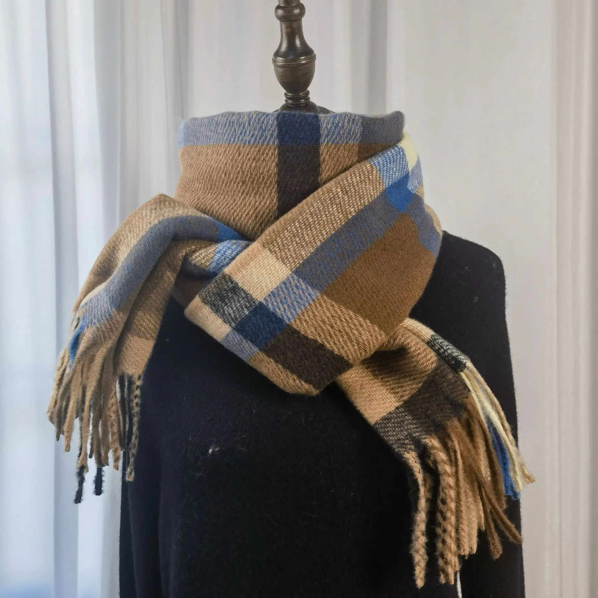 

Новинка 2023 года, корейский дизайнерский шарф, имитация кашемира, популярная шаль для женщин, осень-зима, роскошные теплые толстые мягкие накидки с кисточками Wh260