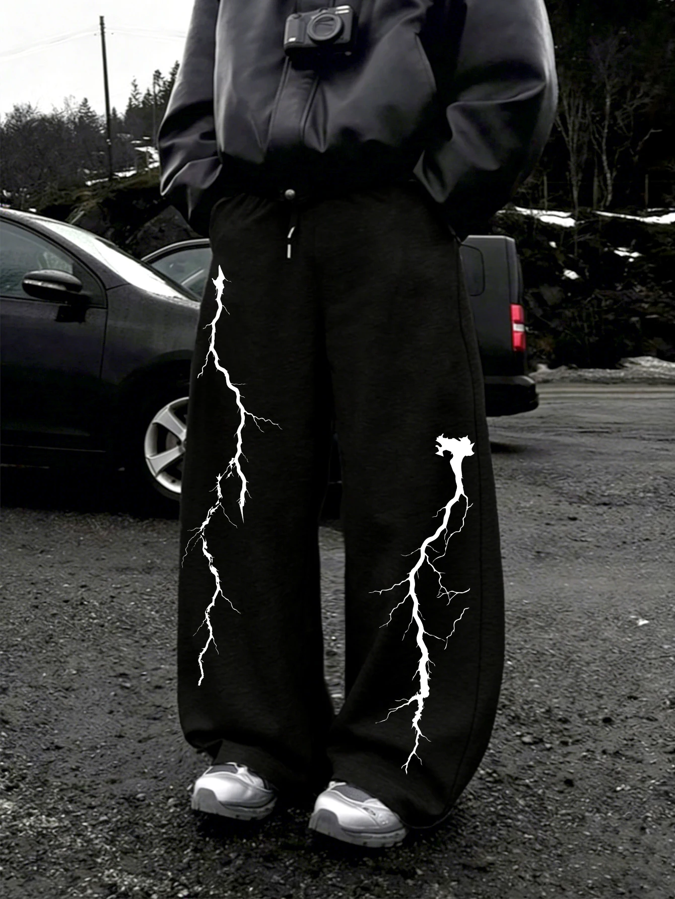 Men Y2K Dark Streetwear Baggy Sweatpants, Dual-Leg Asymmetrical White Lightning Crack Graphic Print DrawstringWideLegJoggerPants