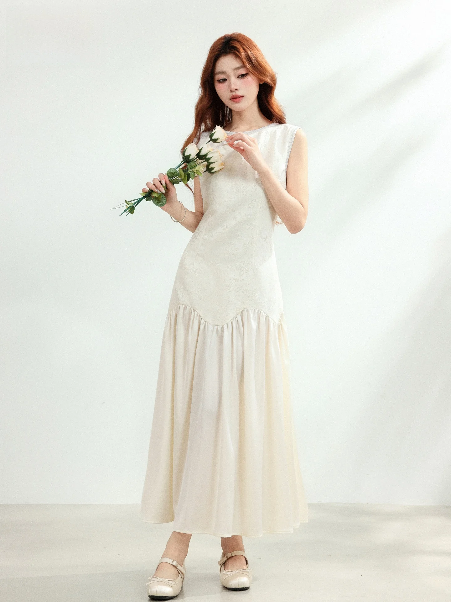 

Beige Design Sense Sleeveless Patchwork Dress Women's New 2026 Summer Gentle Loose Waist Inward Long Skirt Soft Texture