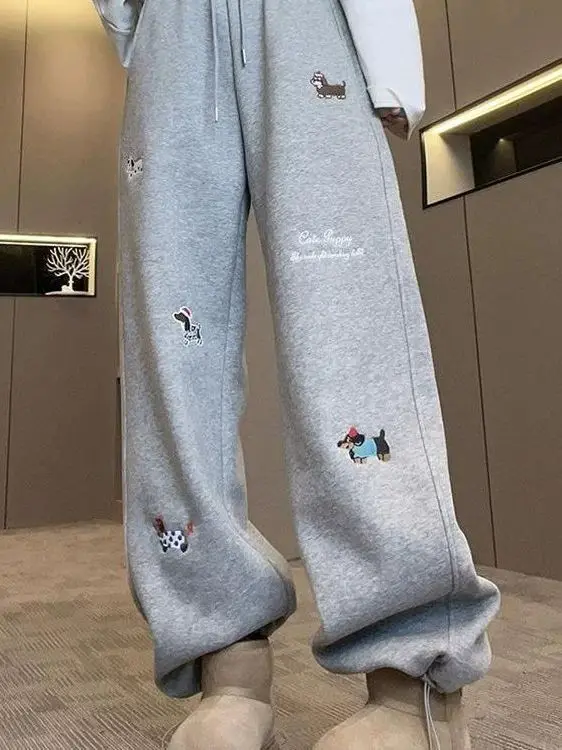 Luźne spodnie dresowe z prostymi nogawkami i haftem dla kobiet, na wiosnę i jesień, sportowe, codzienne, wyszczuplające spodnie z szerokimi nogawkami.