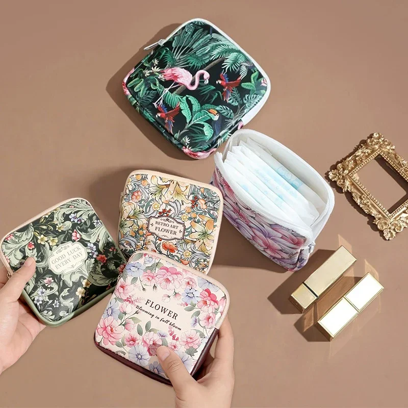

Oil Painting Pattern Sanitary Napkin Storage Bag, Headphone Data Cable Storage Travel Storage Bag, Waterproof PVC Material