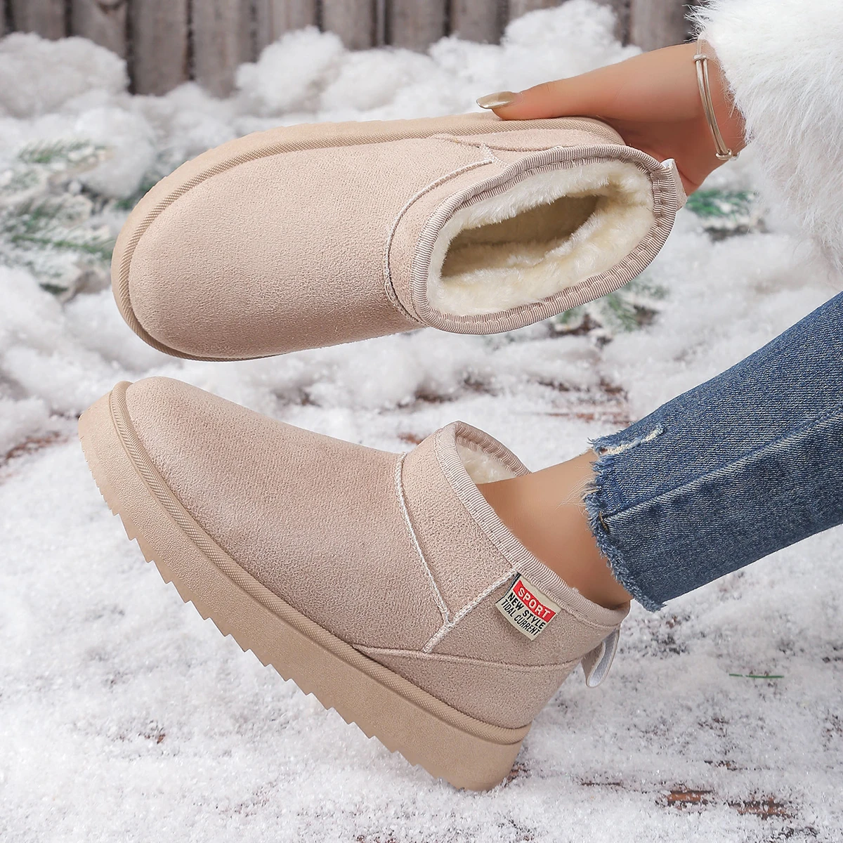 Botas de nieve de felpa gruesas de Color sólido para mujer, botines planos cálidos y cómodos, zapatos informales de algodón sin cordones de talla grande para invierno