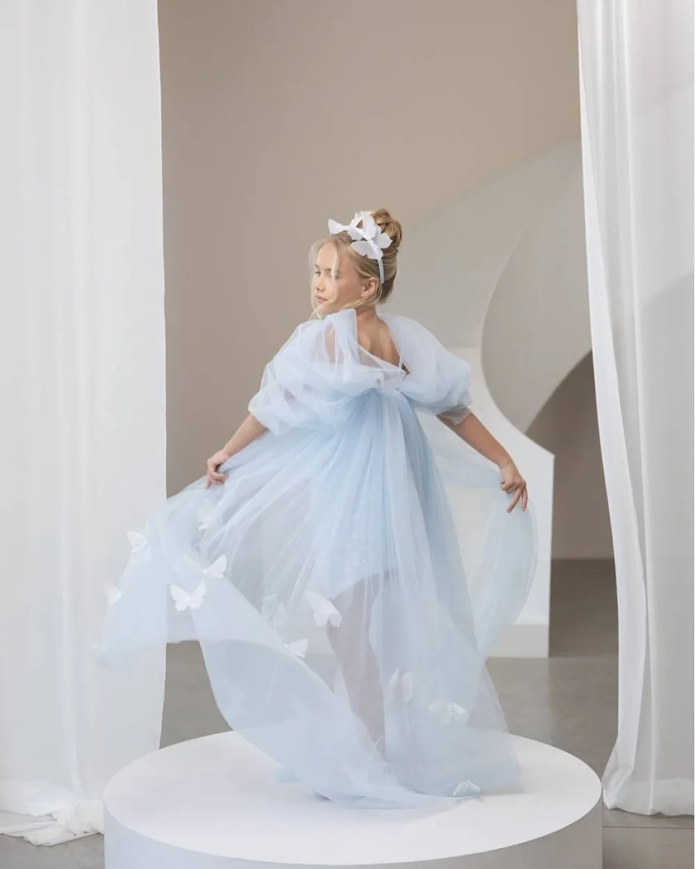 فستان فتاة الأميرة باللون الأزرق الفاتح مع دانتيل على شكل فراشة فساتين رسمية لفتاة الزهور لحفلات الزفاف من التول مناسبة خاصة