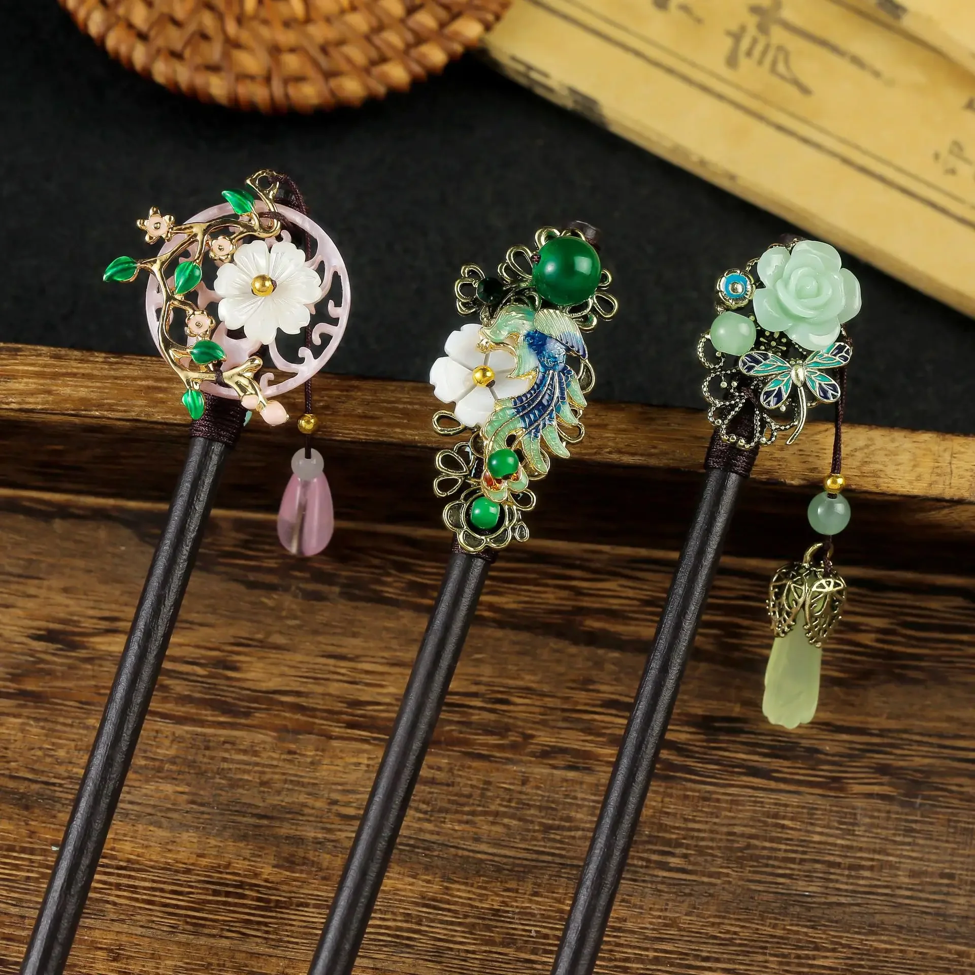 

Disc hair hairpin, ancient Hanfu cheongsam, step shake decorative hair accessories, niche retro fringed wooden hairpin