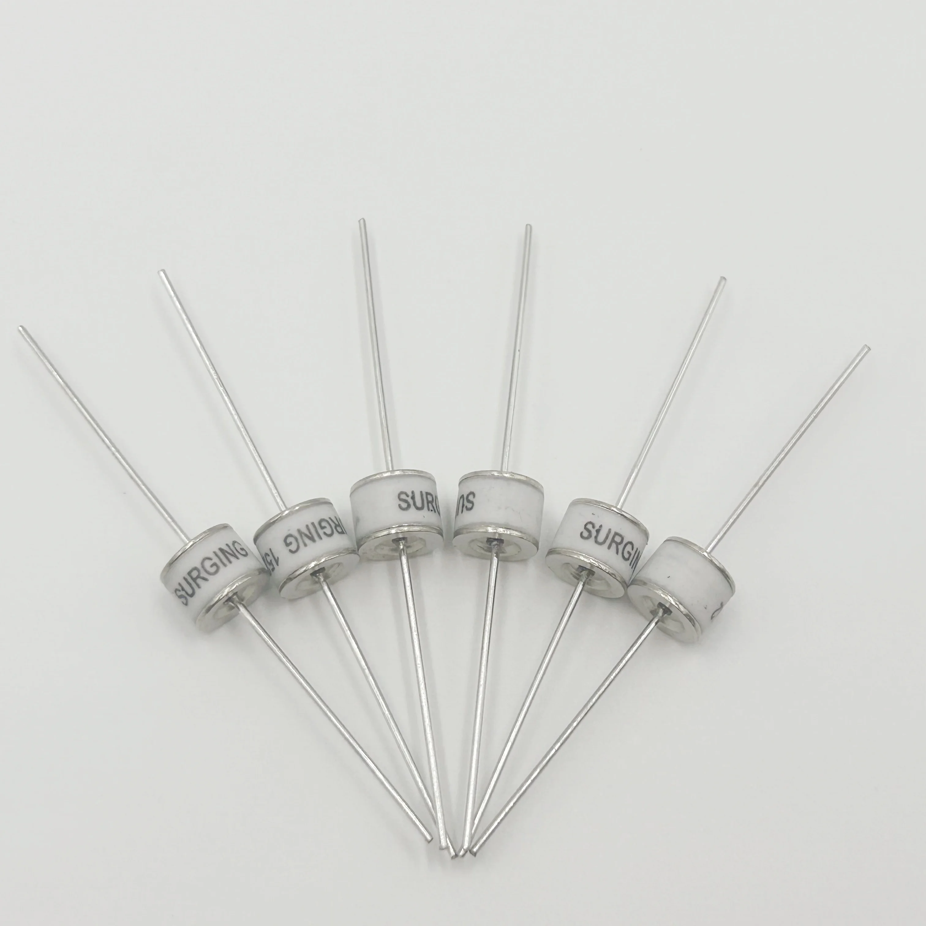 10PCS/LOT 5000V ceramic gas discharge tube 8*6mm 10KA 2RM5000L-8 SXH81-502X 2R5000TB-8 SC2E8 B8G ZM86 5000V Surge protective
