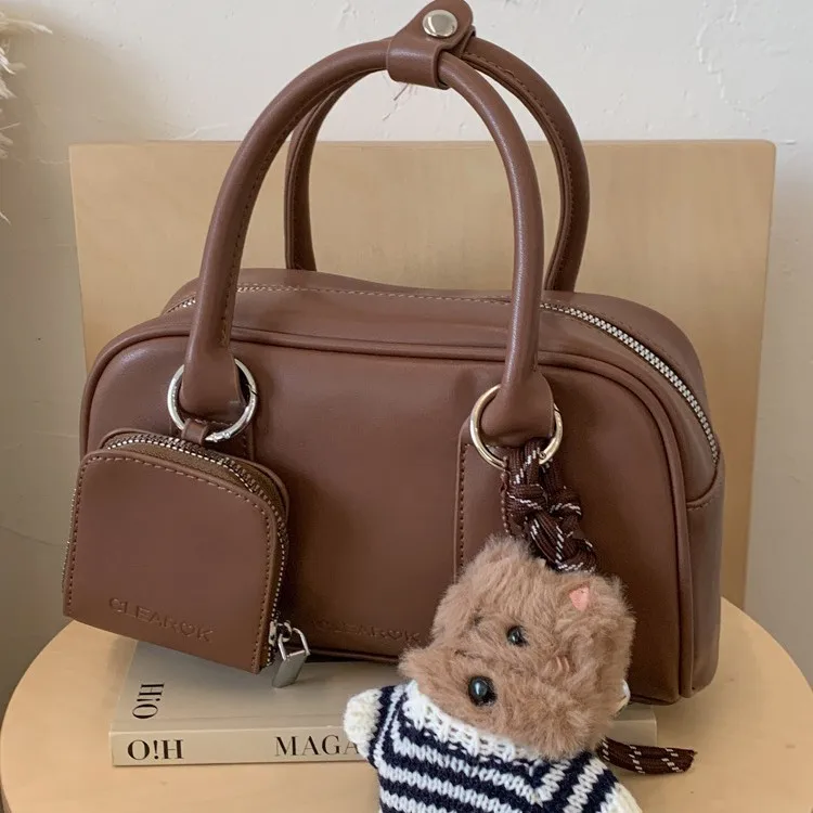 

2025 Новая большая сумка для женщин, дизайнерская роскошная модная сумка-подушка Boston через плечо, стильная сумка на плечо, осенне-зимний тренд