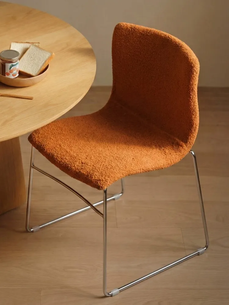 MOMO Household Medieval Bauhaus Dining Chair Living Room Chair Comfortable Dining Table Chair Makeup Chair Designer Light Luxury
