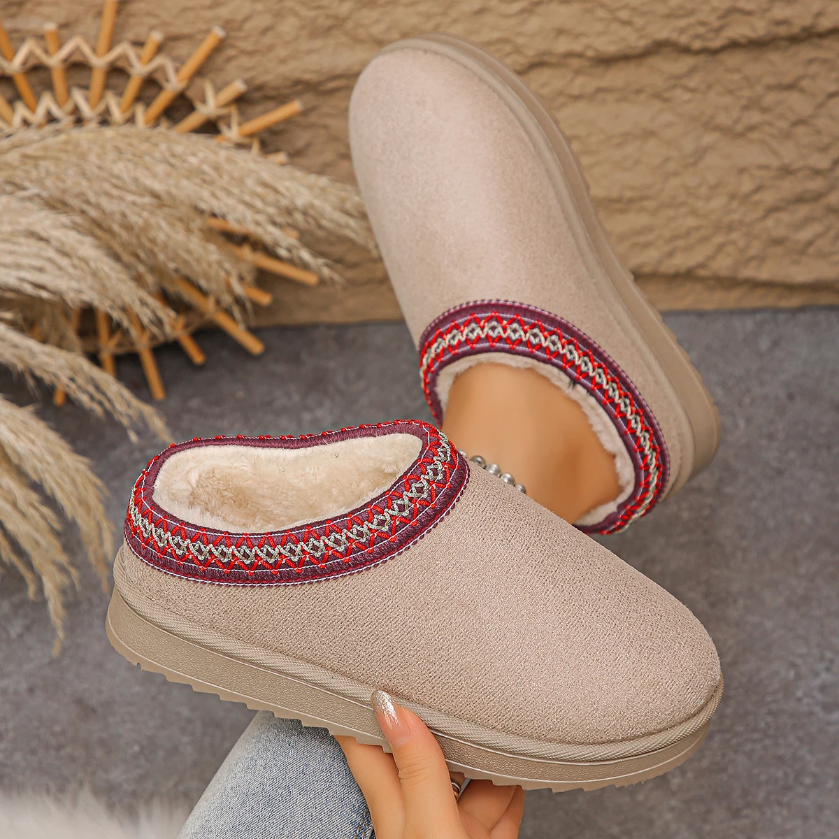 

New Women Fashion Casual Flat Slippers Comfortable Non-slip Home Snow Slippers 2025 Retro Winter Plush Warm Cotton Shoes Women