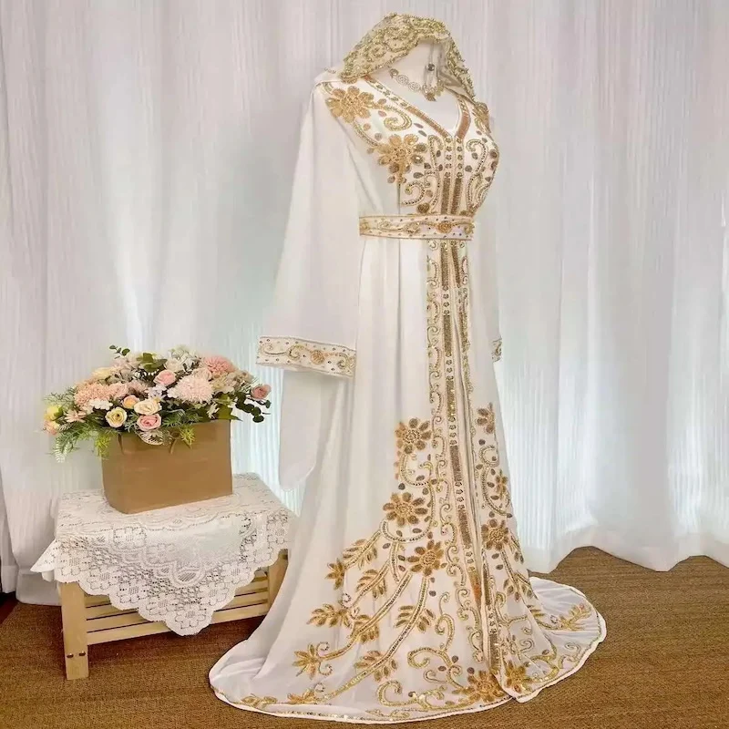vestido branco dourado