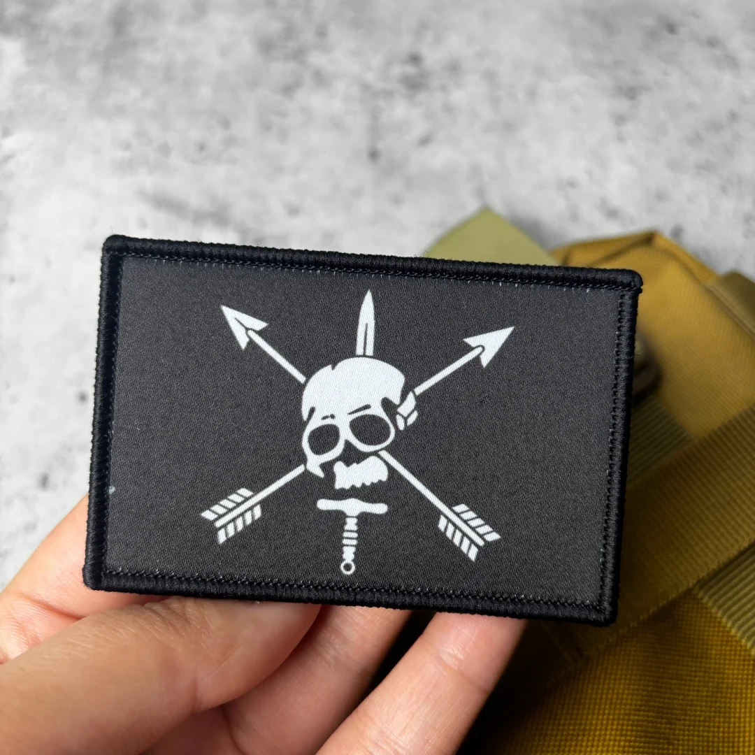 Patch tactique militaire à motif crâne et flèches croisées, imprimé couteau, avec fixation auto-agrippante pour sac à dos, veste et vêtements
