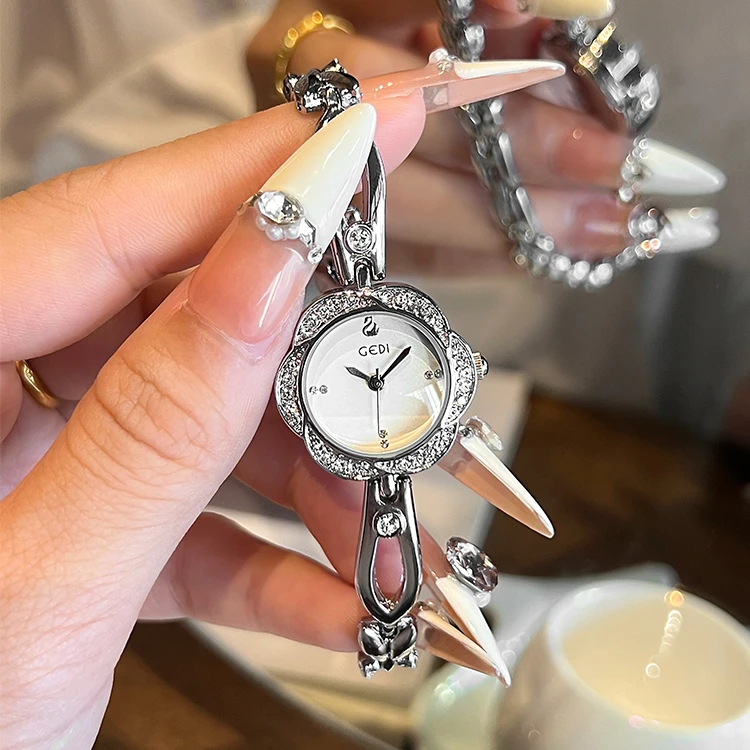 ساعة يد نسائية رائعة، قرص زهري بتصميم غير منتظم، سوار مخرم، ساعة يد نسائية راقية. #4