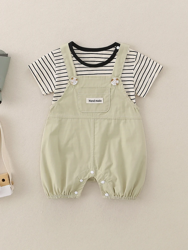 

Летний комплект для малышей: полосатый комбинезон с коротким рукавом и длинные брюки с высокой талией – милый, модный и удобный.