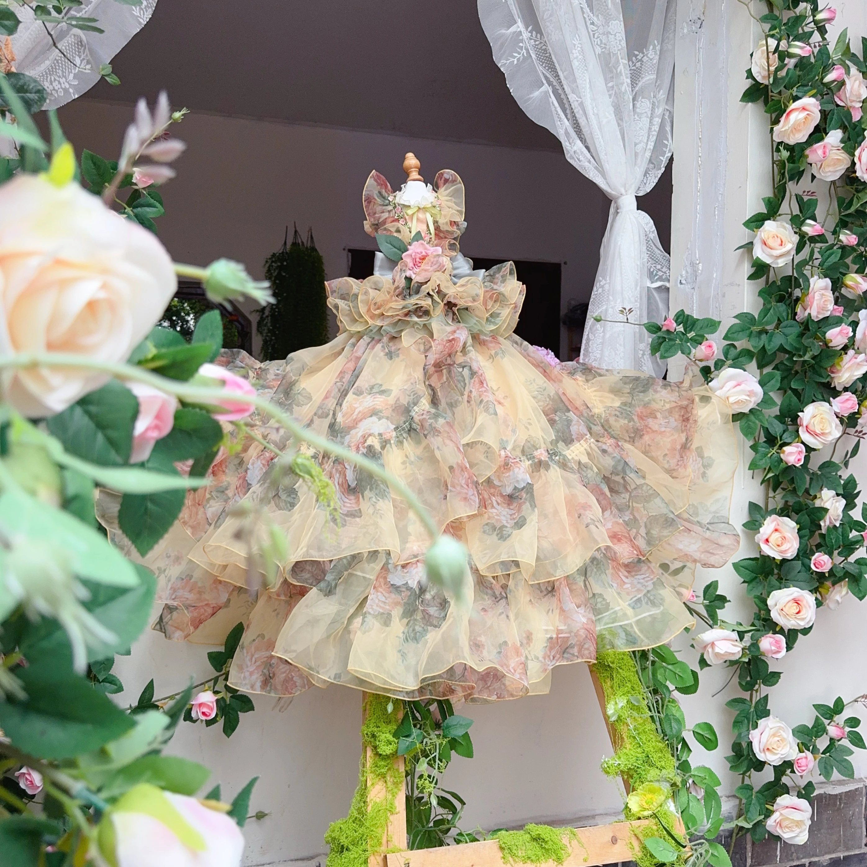

High-end Handmade Flower Pet Dog Clothes Fine Luxury Lace Long Tail Princess Dresses For Small Medium Dog Poodle Puppy Overalls
