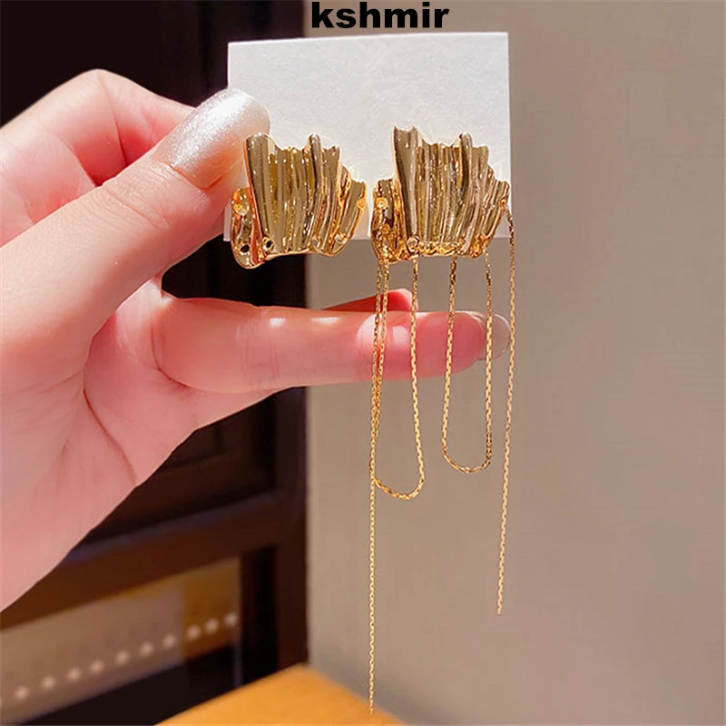 

kshmir 2023 New tide unique design asymmetrical tassel earrings female pendant metal pleated temperament studs