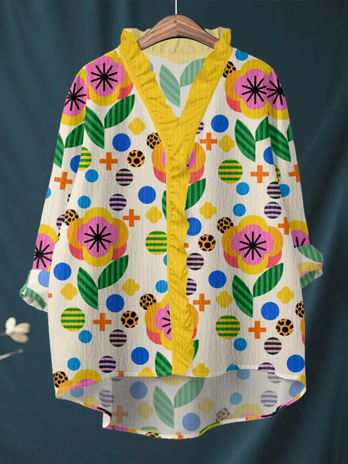 

Women's floral printed long sleeved shirt with ruffle collar and front button cover, suitable for daily outings,