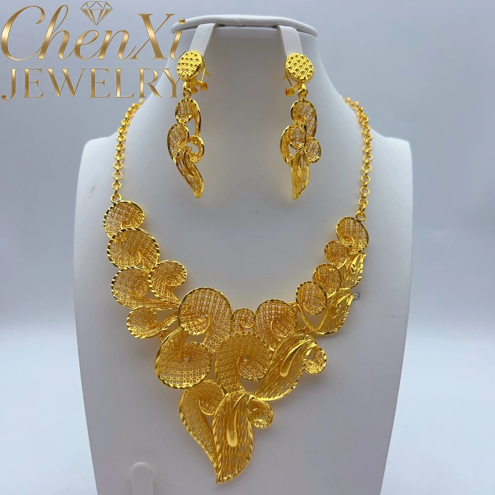 Alluvial Gold Three-Dimensional Hollow-Out Flower Necklace Elegant Charms Standout Piece High-End Keepsake Exquisite Luxury Gift