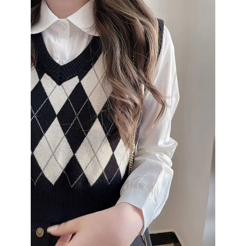 Women\'s Korean Preppy Style Vintage Short Knit Vest Lady Casual Joker V-Neck Tank Sweater 2024 New Student Rhombus Pullover