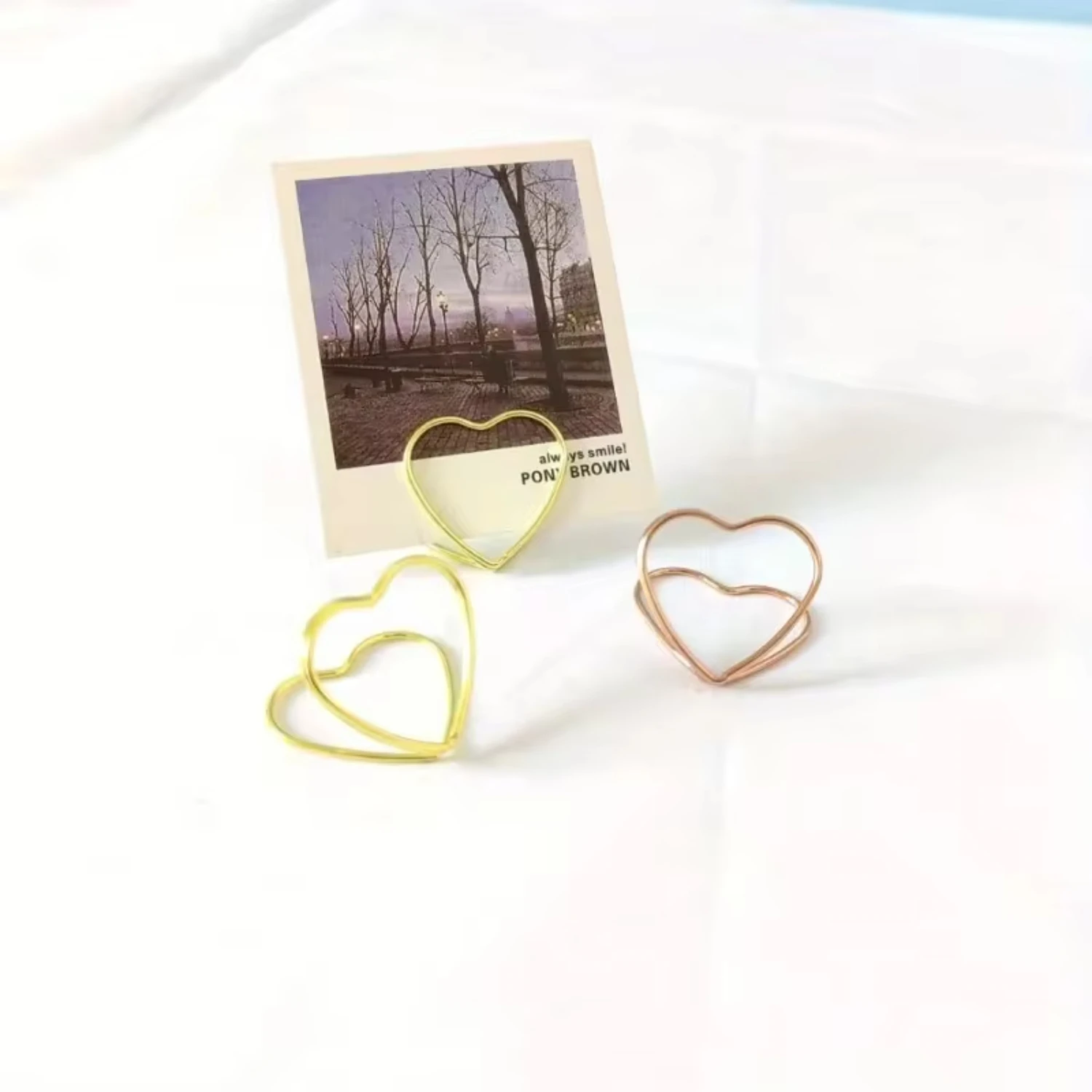 10pcs Double Heart Shape Metal Memo Holder Table Placecard Holder Photo Clip Card Stand Wedding Banquet Heart Message Holder