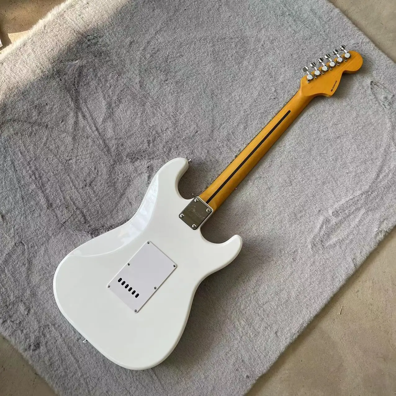 ST Left Hand Electric Guitar 6-String Split Electric Guitar, White Body, Bright Color, Maple Fingerboard, Maple Track, White Gua