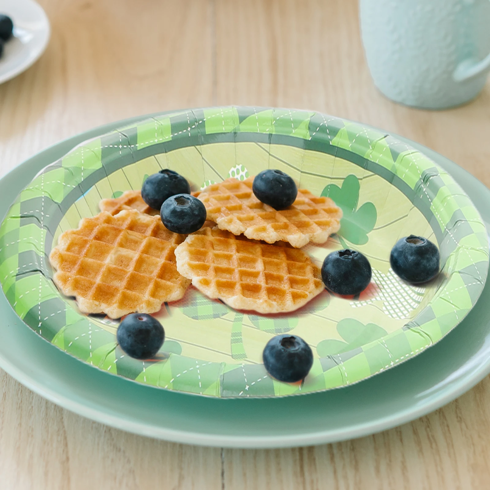 

20Pcs Saint Patrick's Day Shamrock Leaf Paper Plates Disposable Party Tableware for Festival Dessert Dinner Cake