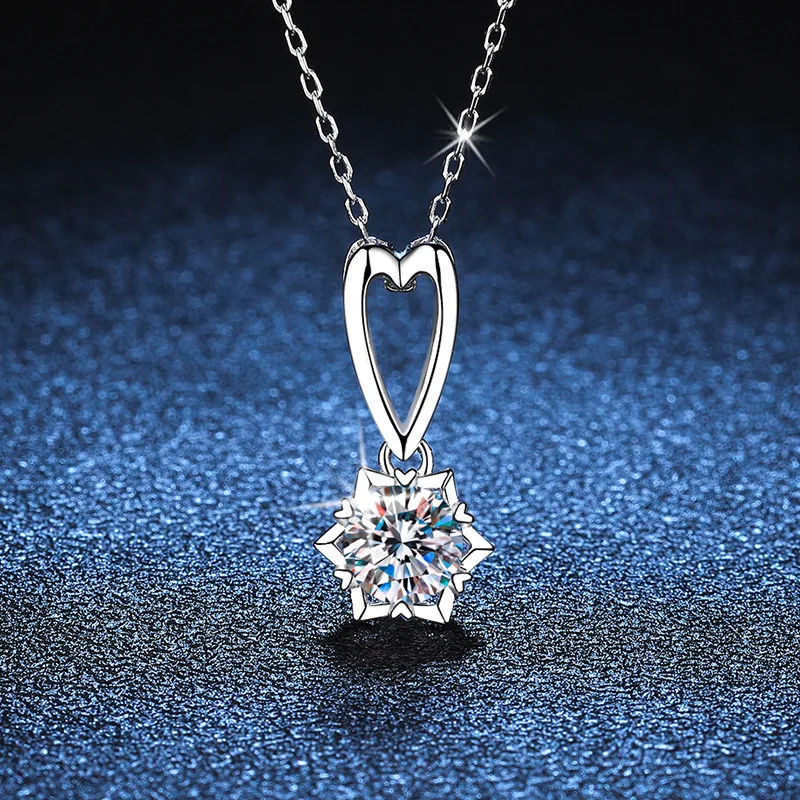 

S925 Sterling Silver Heart Snowflake Necklace Moissanite Tassel Fashion
