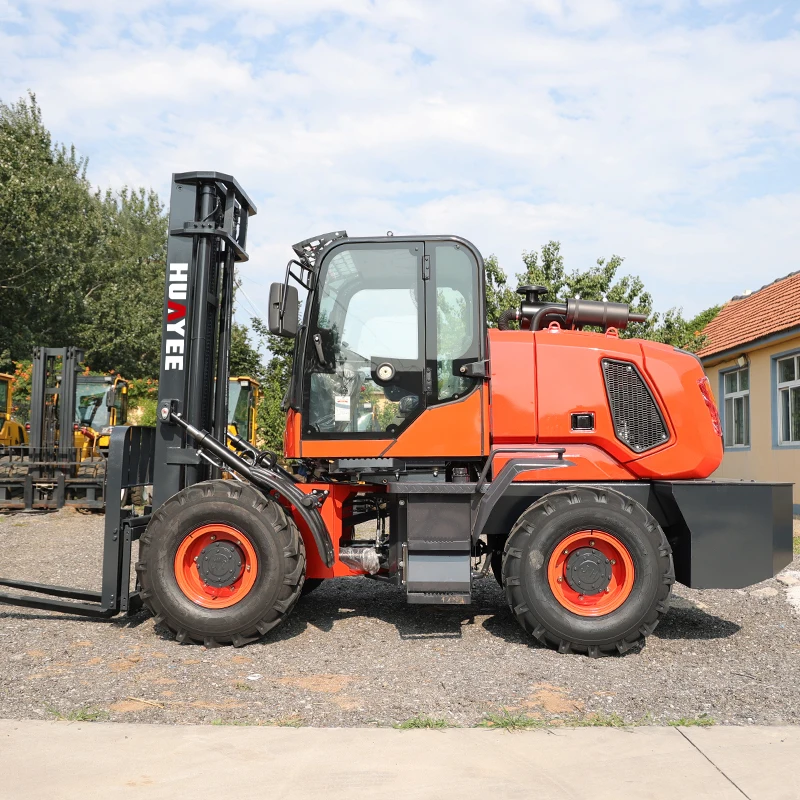 Günstiger Diesel-Gabelstapler-Hersteller. Schnelle Lieferung. Offroad-Gabelstapler. Passen Sie den Einsatz im Freien an. Grobe Gelände-Gabelstapler 3,5 Tonnen